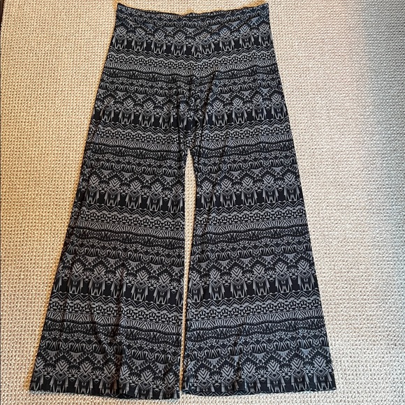 Black and Grey Patterned Boot Cut Palazzo Pants - Picture 3 of 7